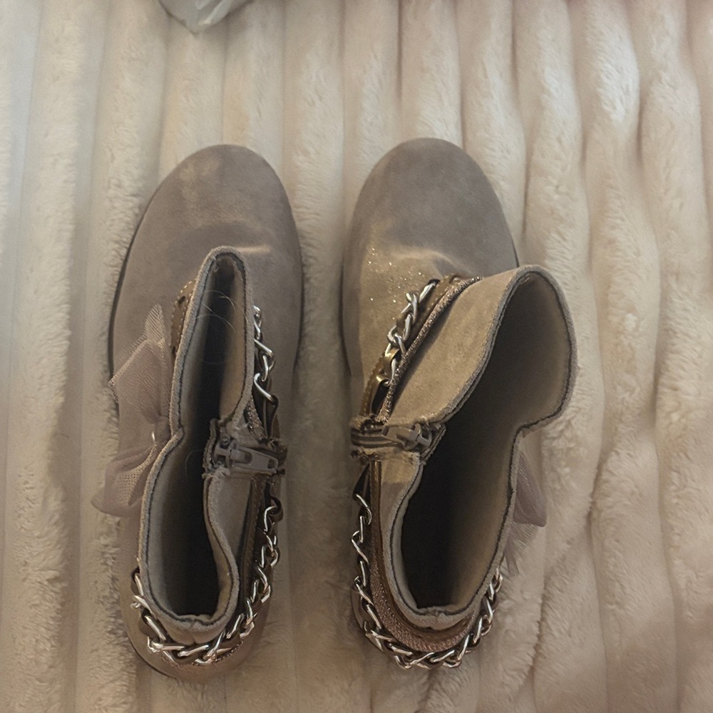 Crown Vintage Boots With Chain